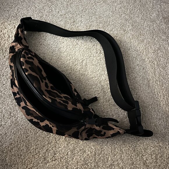 Urban Outfitters Cheetah Fanny Pack - Picture 3 of 7